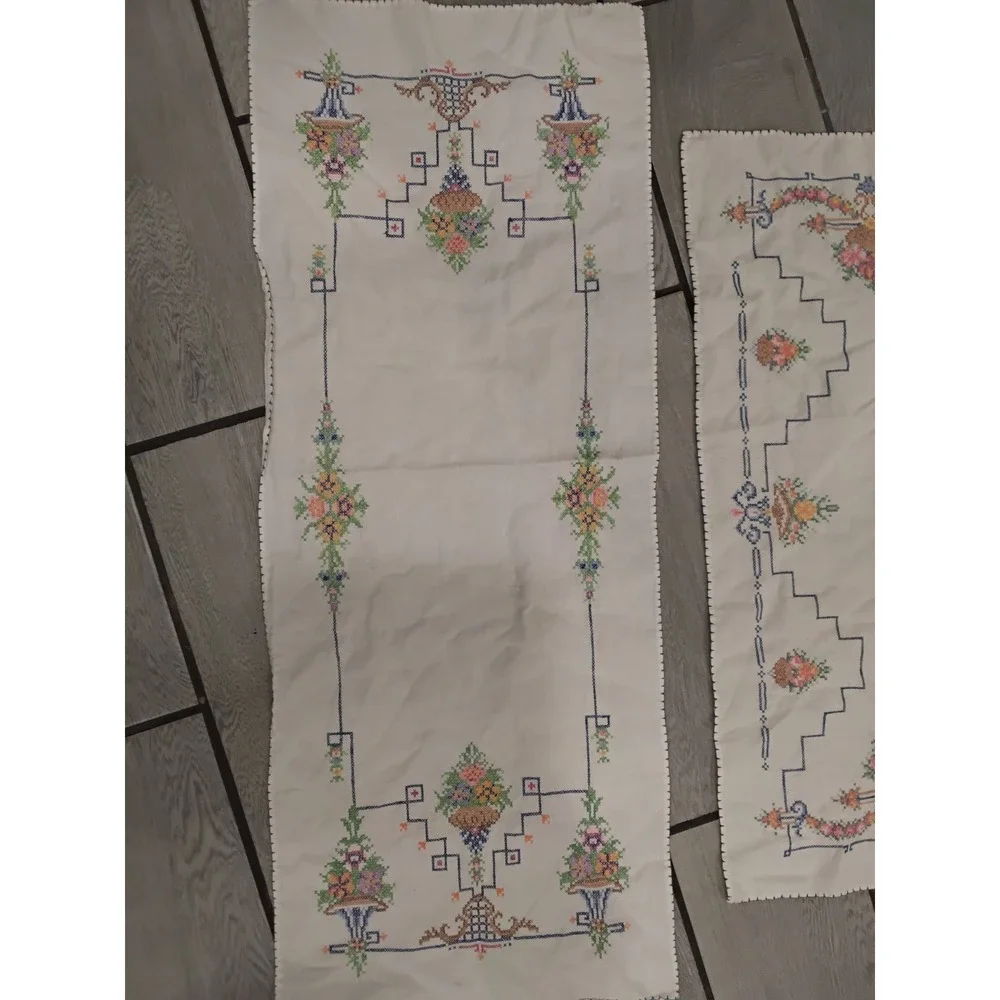 Vintage Hand Embroidered Floral Basket Table Runner Set Cross Stitch‎ White 2pc